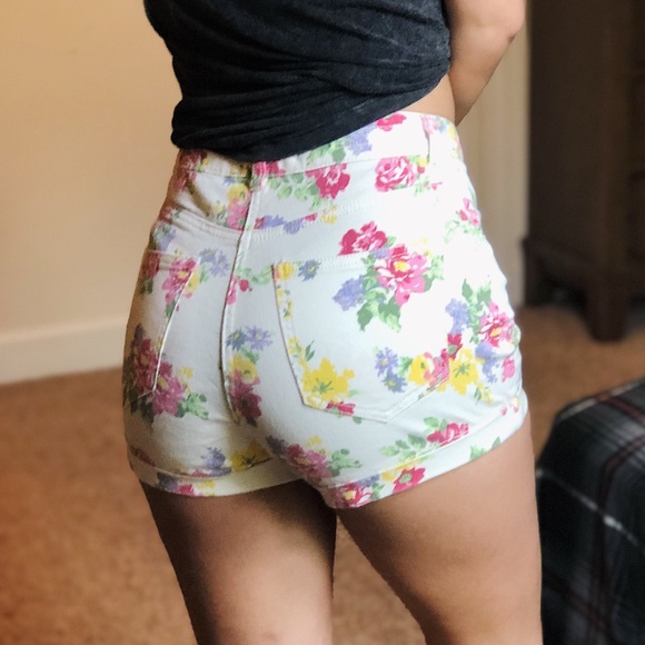 Floral Jean Short - Picture 4 of 4